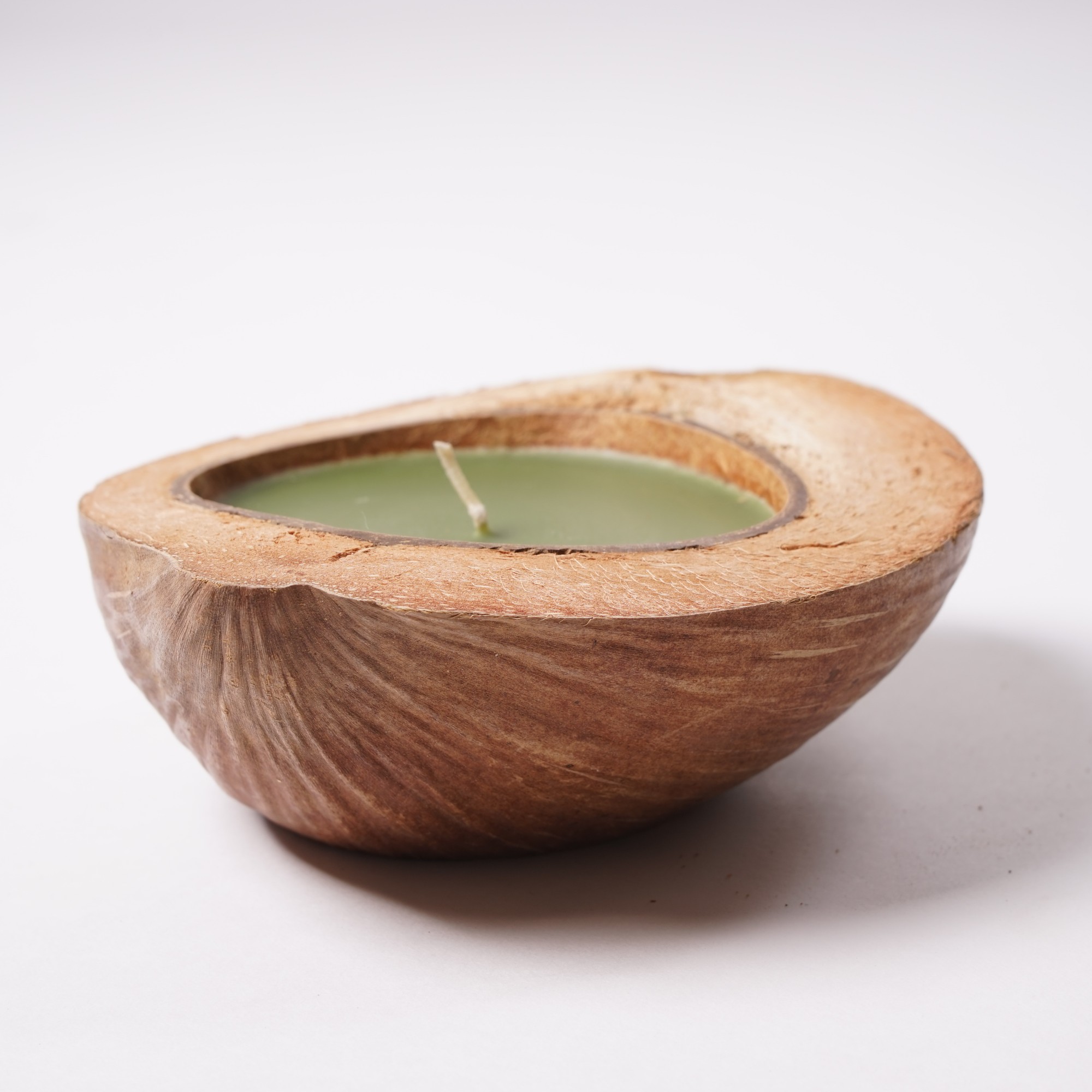 Duftkerze 'Lemongrass', in Kokosnusshälfte, grün, braun, Ø 13-17 cm von fischer's lagerhaus