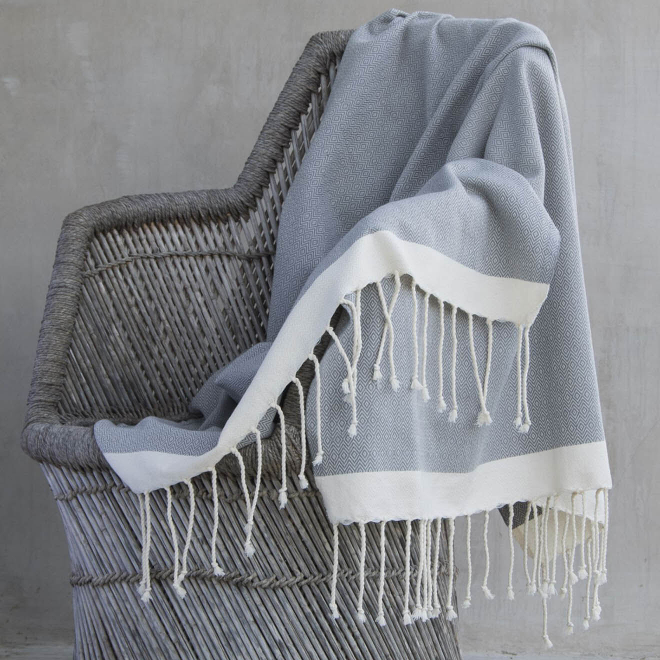 Febronie Plaid Courchevel Losange gris moyen