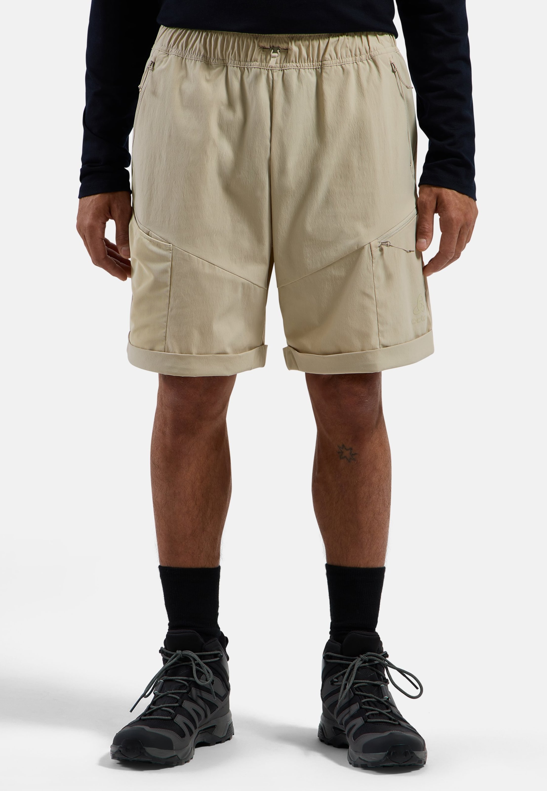 Essentials Cargoshorts in agate gray.