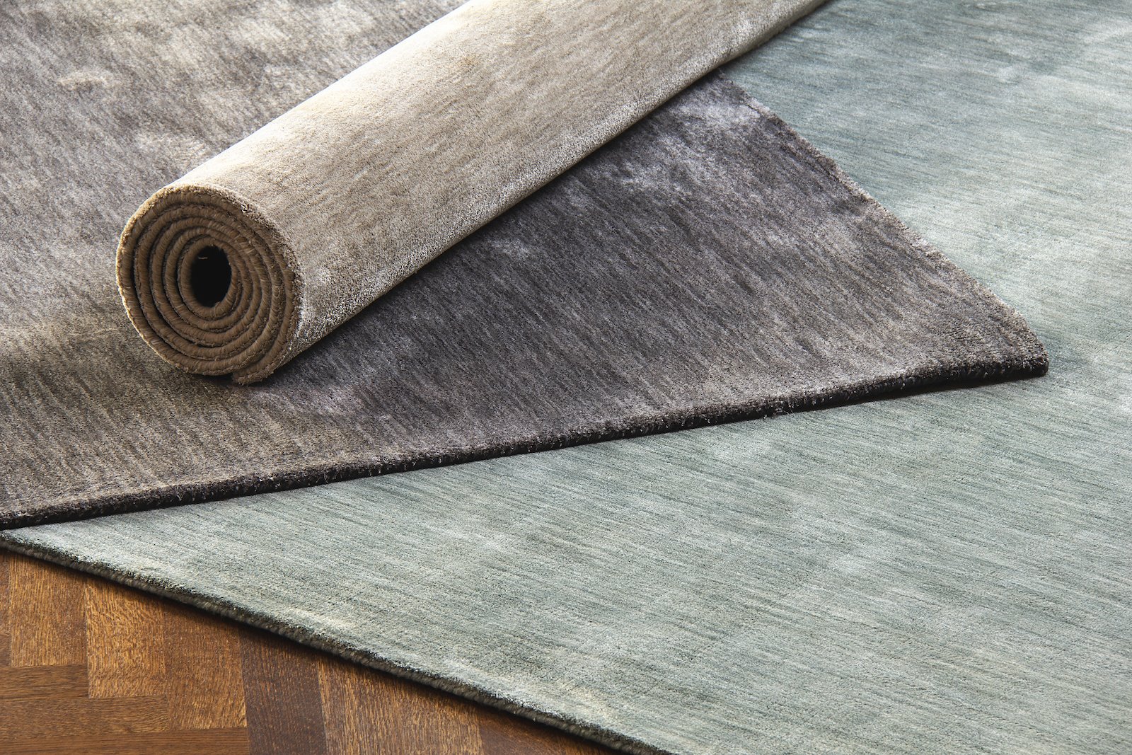 Wilston gulvteppe 160x230 160x230cm. Gråfarget polyester håndtuftet.