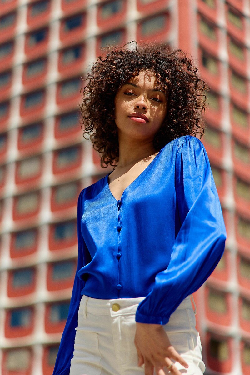 LA PETITE ETOILE<br>Blusa de cetim com mangas compridas BIANCA