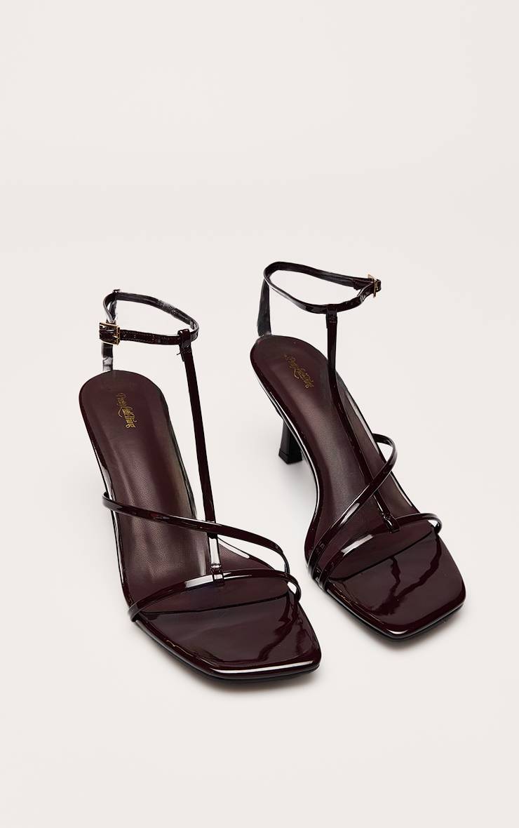 Chocolate Plum Sandale À Talons En Synthétiquecuir Avec Brides Entrecroisées