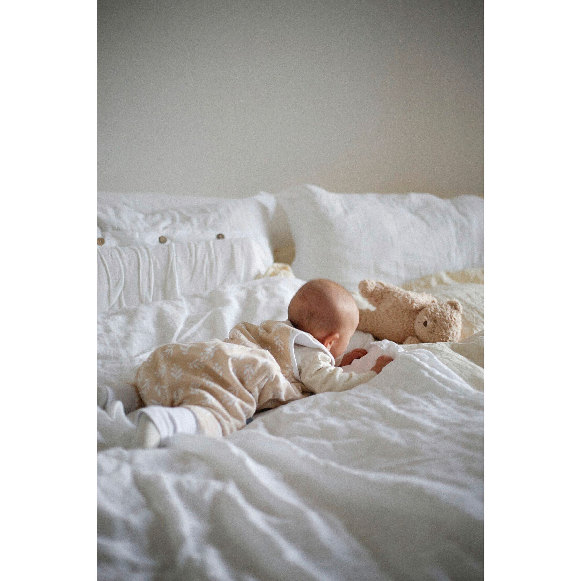 emma & noah Ganzjahres-Sleepoverall 2.5 TOG Floral Sand