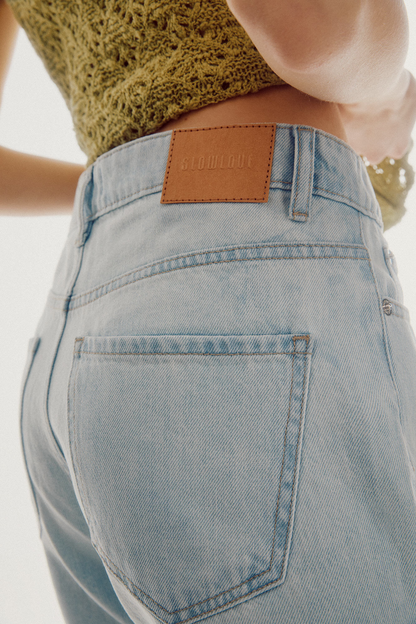 Calça estilo cowboy com modelagem sino - Azul escuro