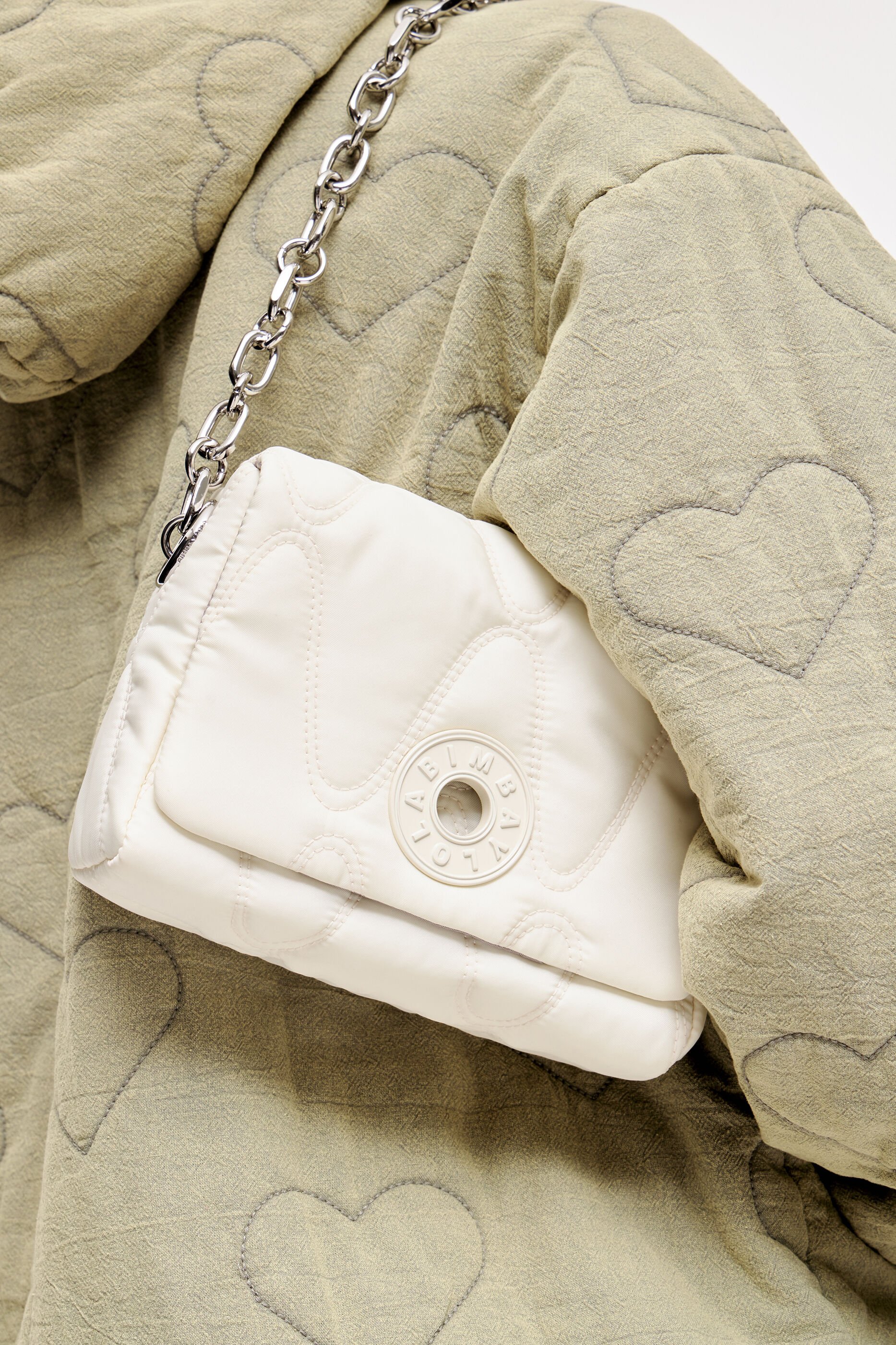 Bolsa de ombro pequena em nylon (em formato de osso)