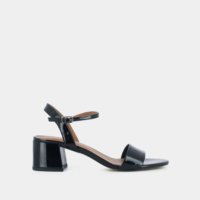 Sandales à talons carrés  en cuir vernis noir