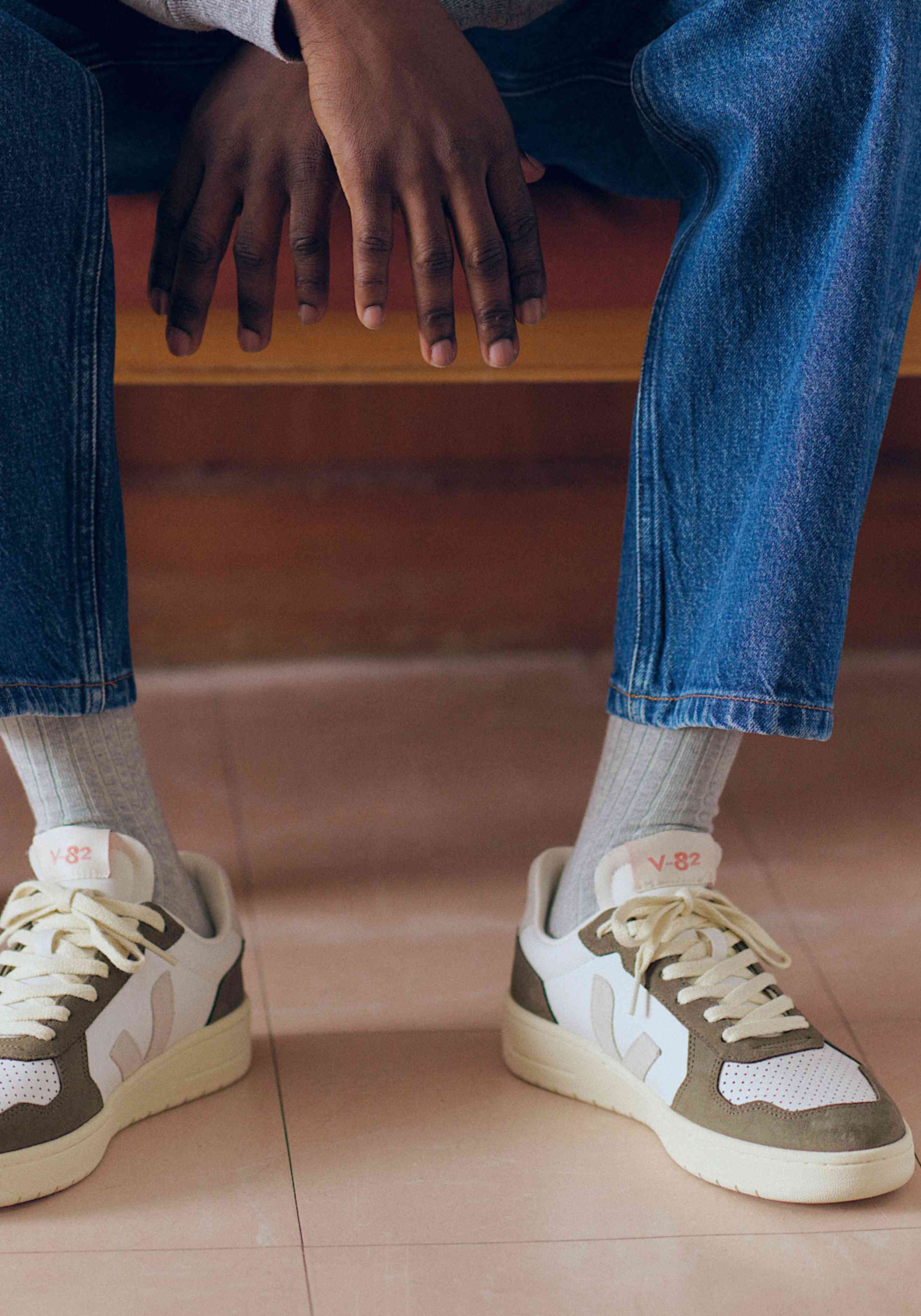 Veja Sneaker V-82 Grained Leather Extra-White Natural Kaki