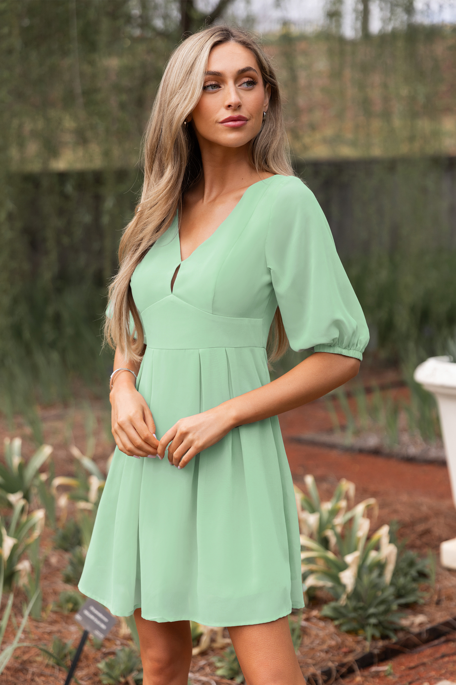 Robe mini avec manches blouson et dos à lacer