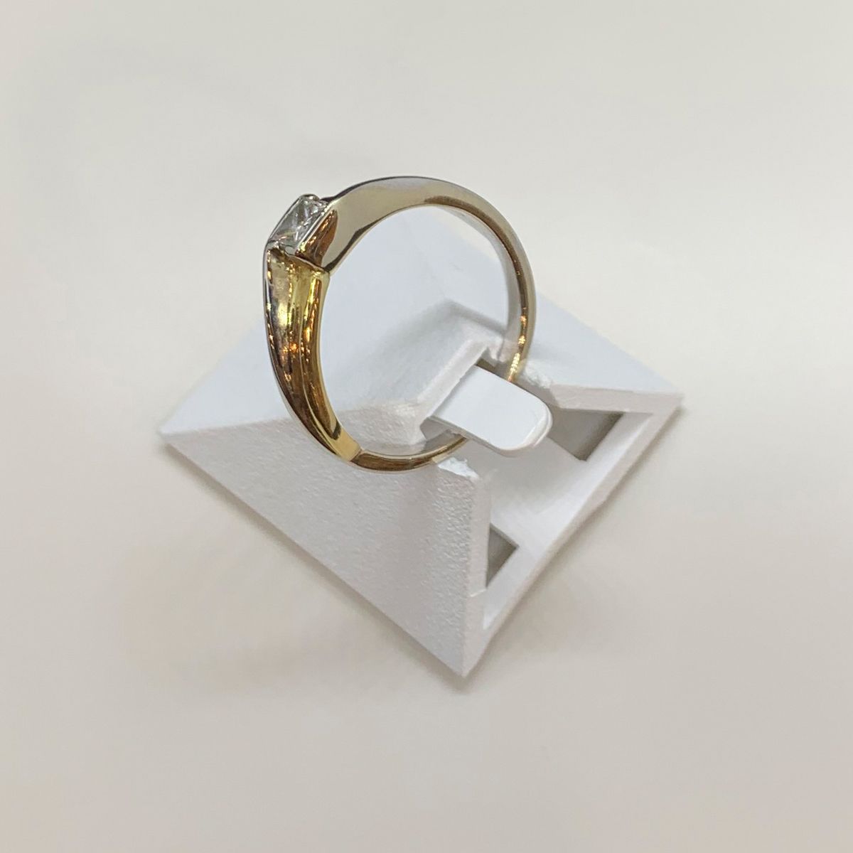 Solitaire d'occasion 2 ors 750 diamant 0.25 carat.