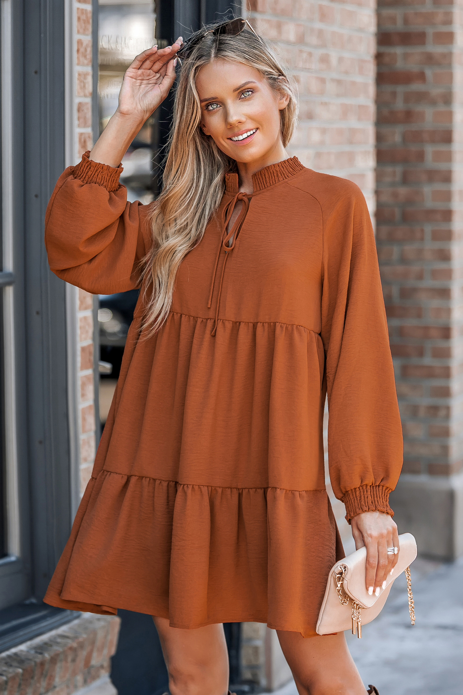 Robe mini à volants et col noué
