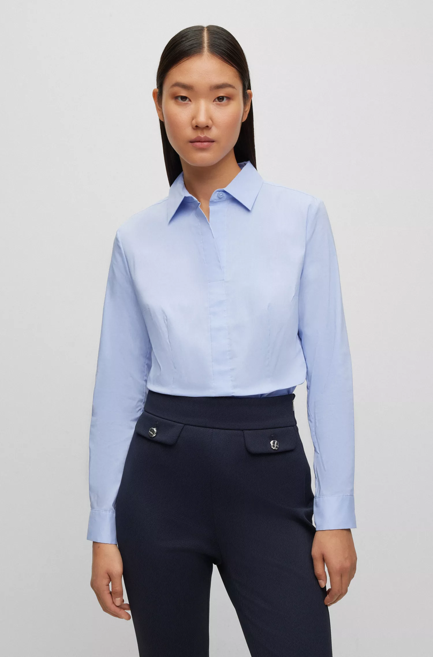 Blusa BOSS preta de corte justo em mistura de algodão.
