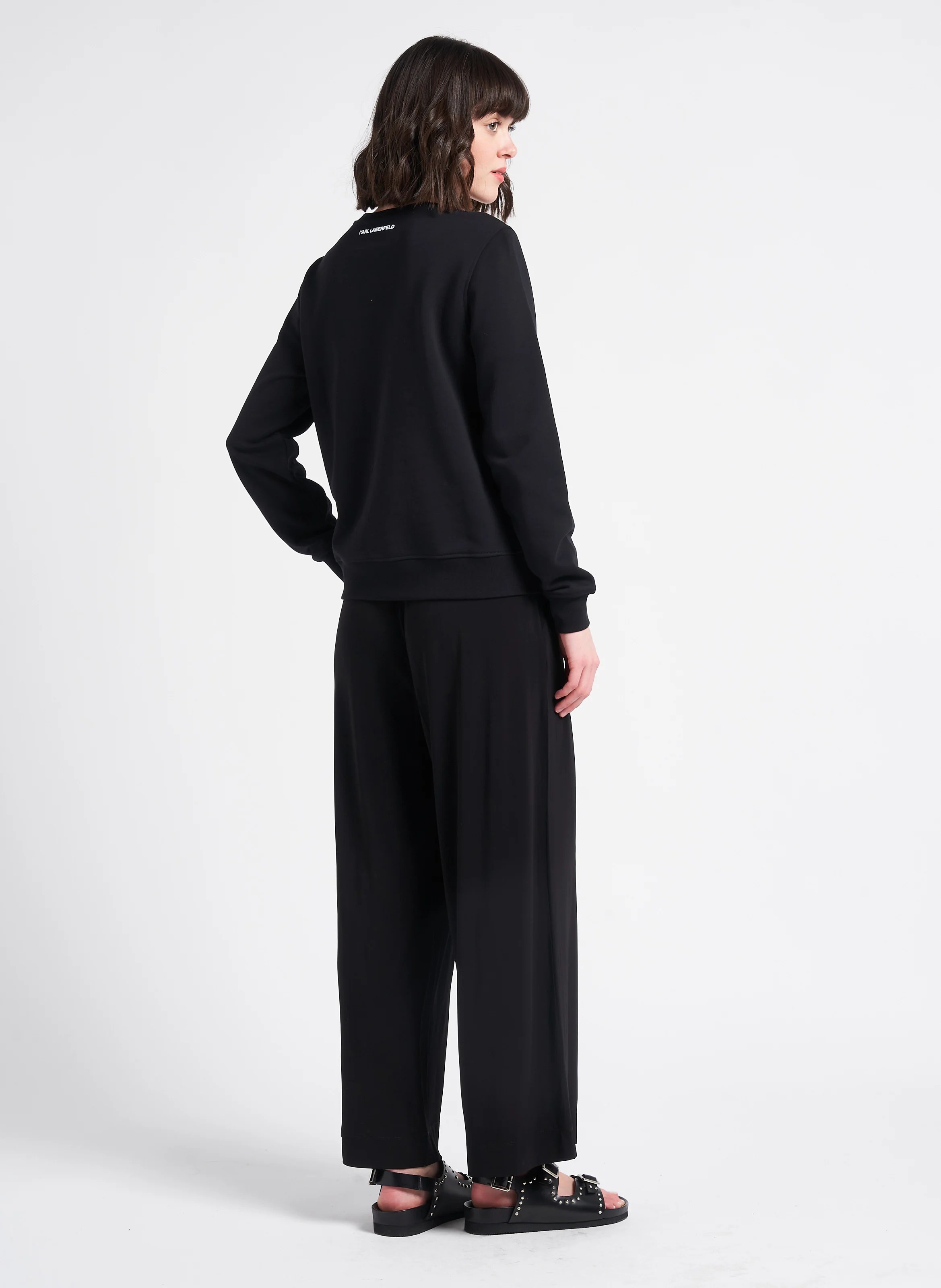 Sweat col rond brodé en coton bio | Noir