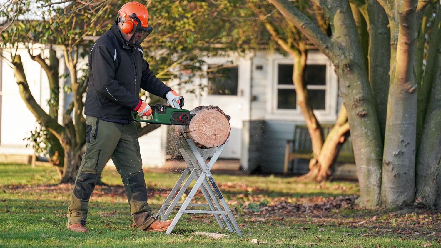 Bosch - Batteryidrevet Kædesav ​​36V2.0AH ( Batteri & Lader Medfølger )