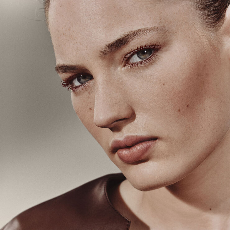 HERMÈS Trait d'Hermès, revitalizing care mascara, Rouge H