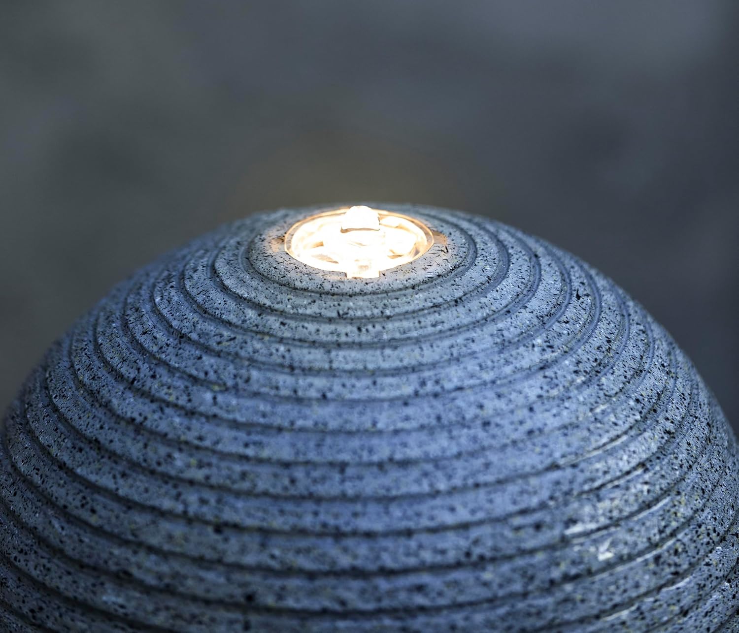 Dehner Gartenbrunnen Ying Yang mit LED Beleuchtung, ca. 94 x 41.5 x 24 cm, Polyresin, grau