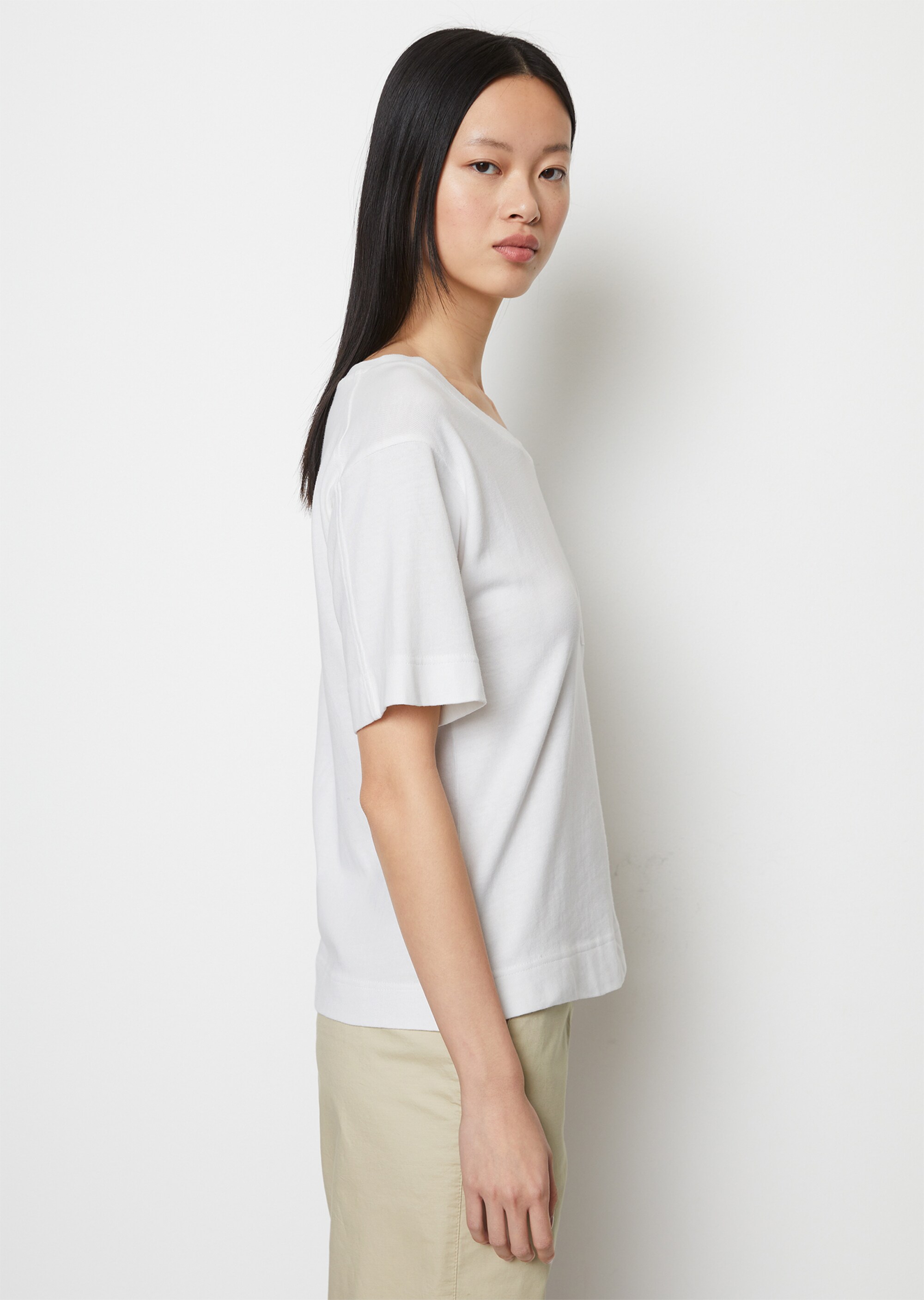 T-Shirt loosemit aufgesetzter Satin-Tasche