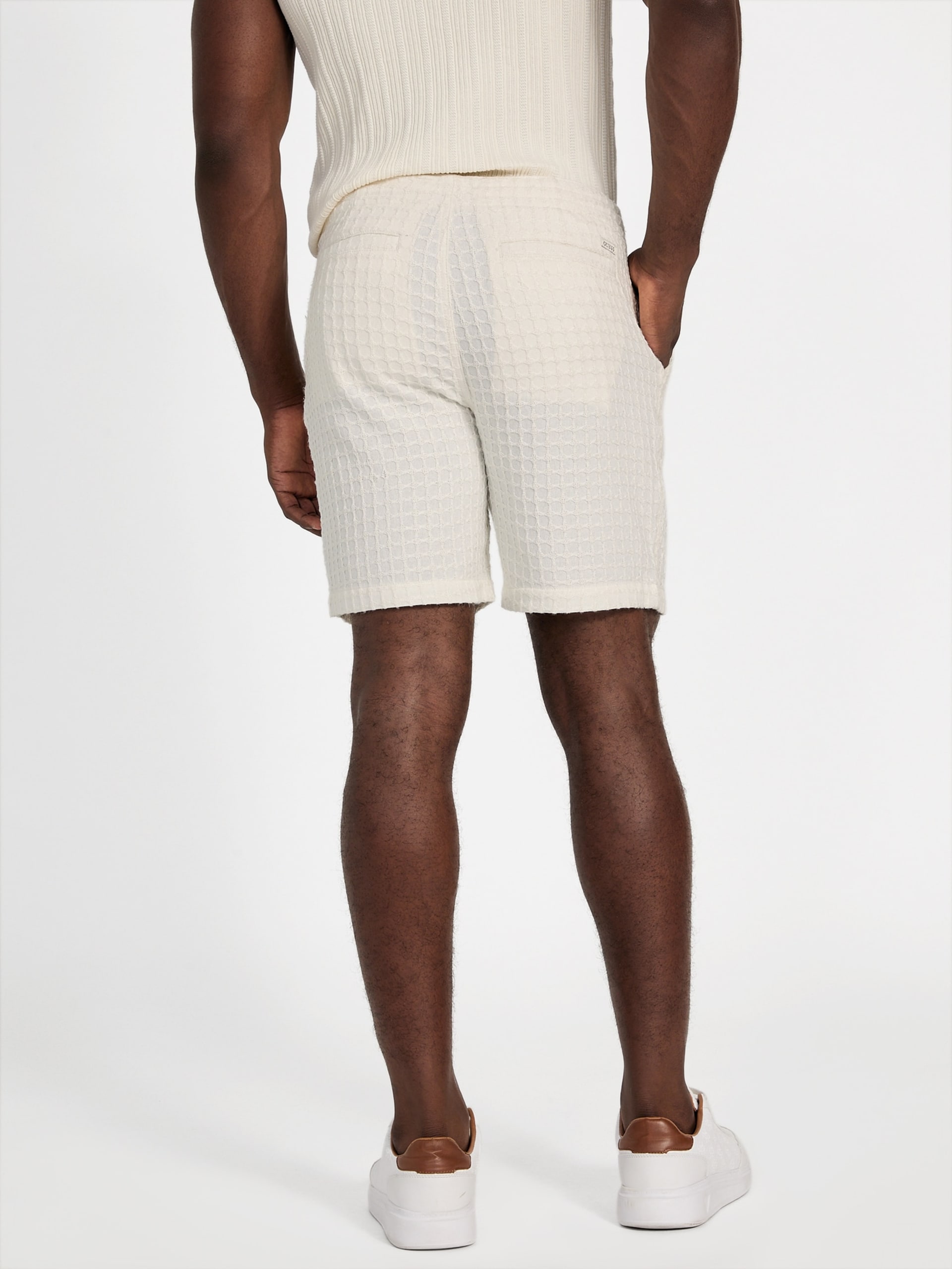 Shorts Fisher com textura em tecido