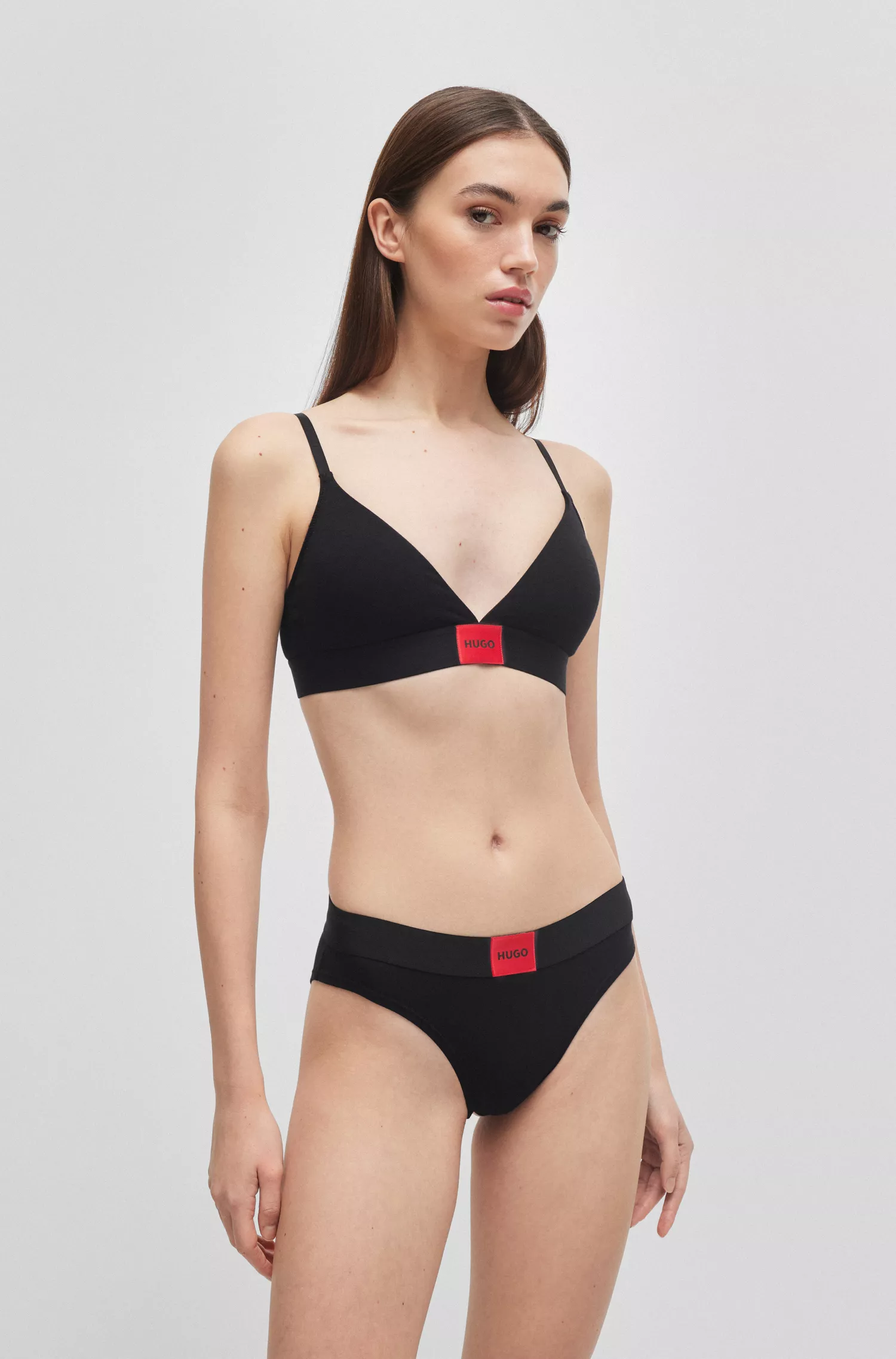 Cuecas HUGO vermelhas em algodão stretch, cintura regular, com etiqueta com o logotipo.
