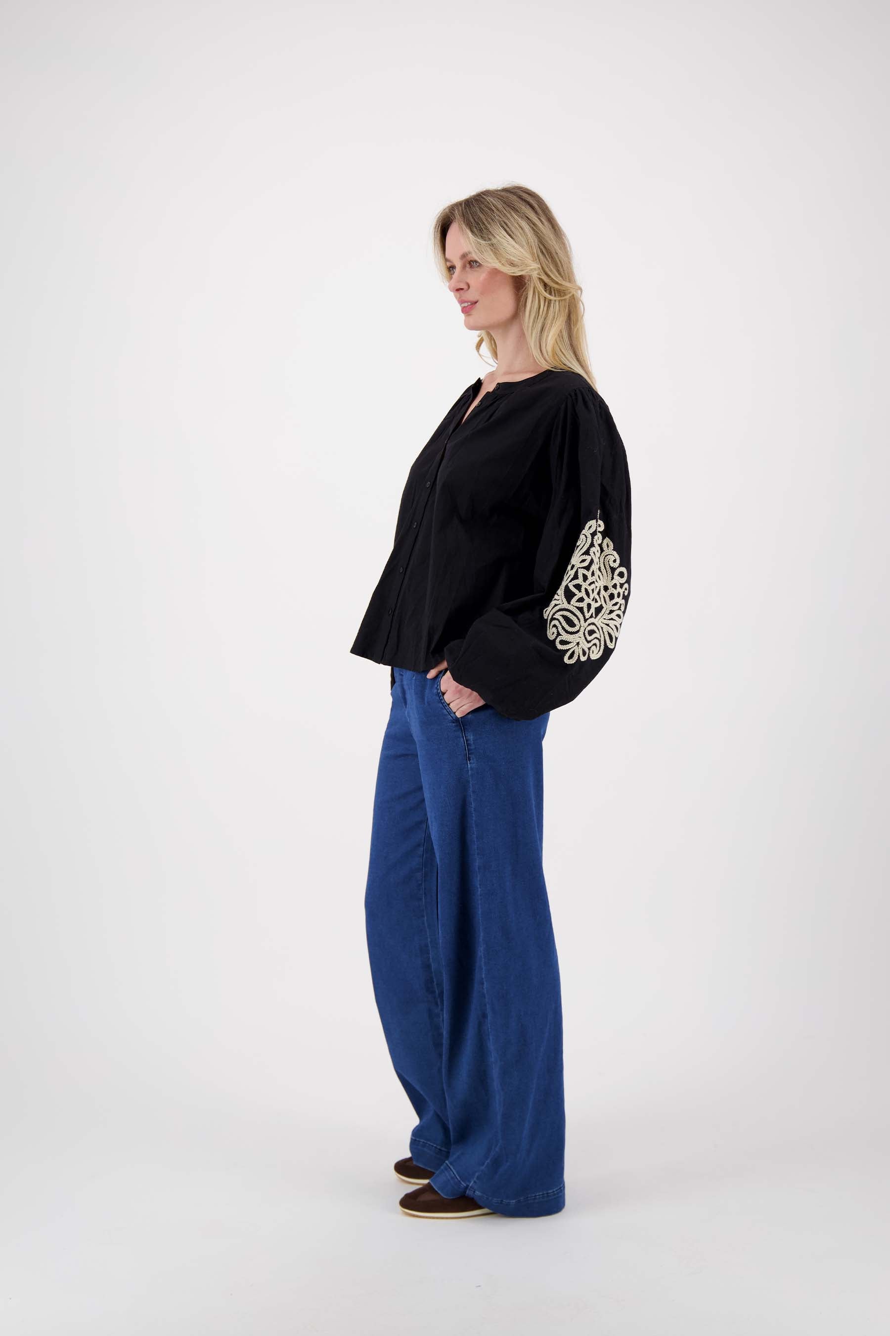blouse met borduur mouwen