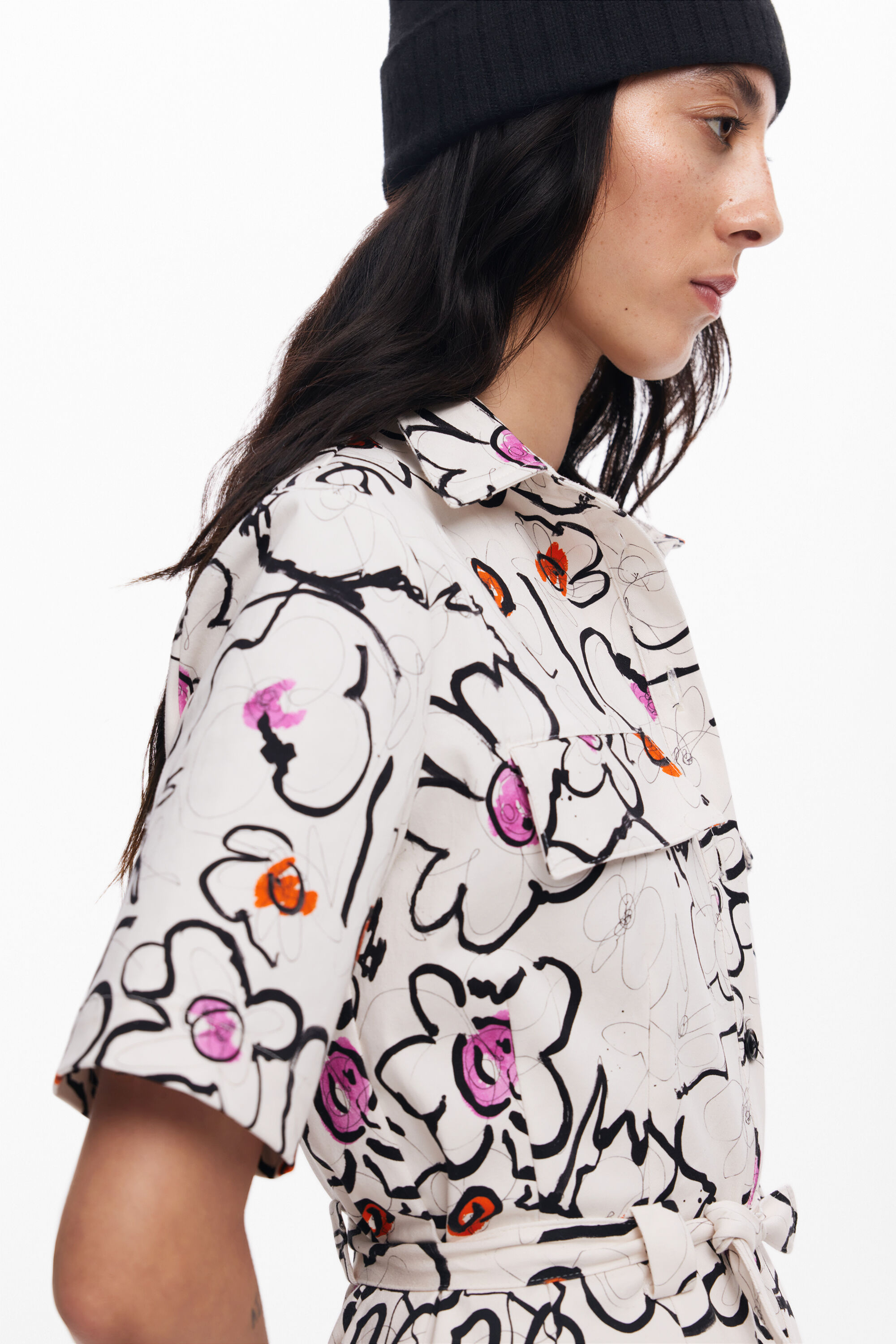 Vestido com flores desenhadas