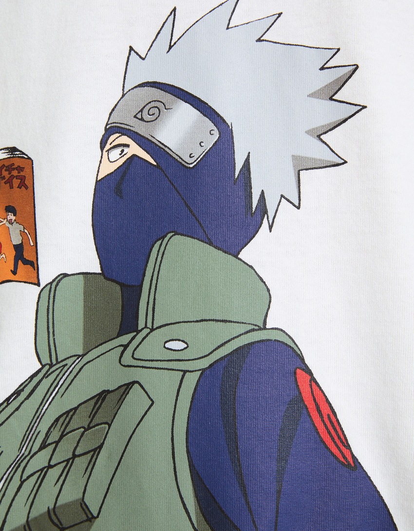 Camiseta de manga curta com estampa Naruto e modelagem quadrada