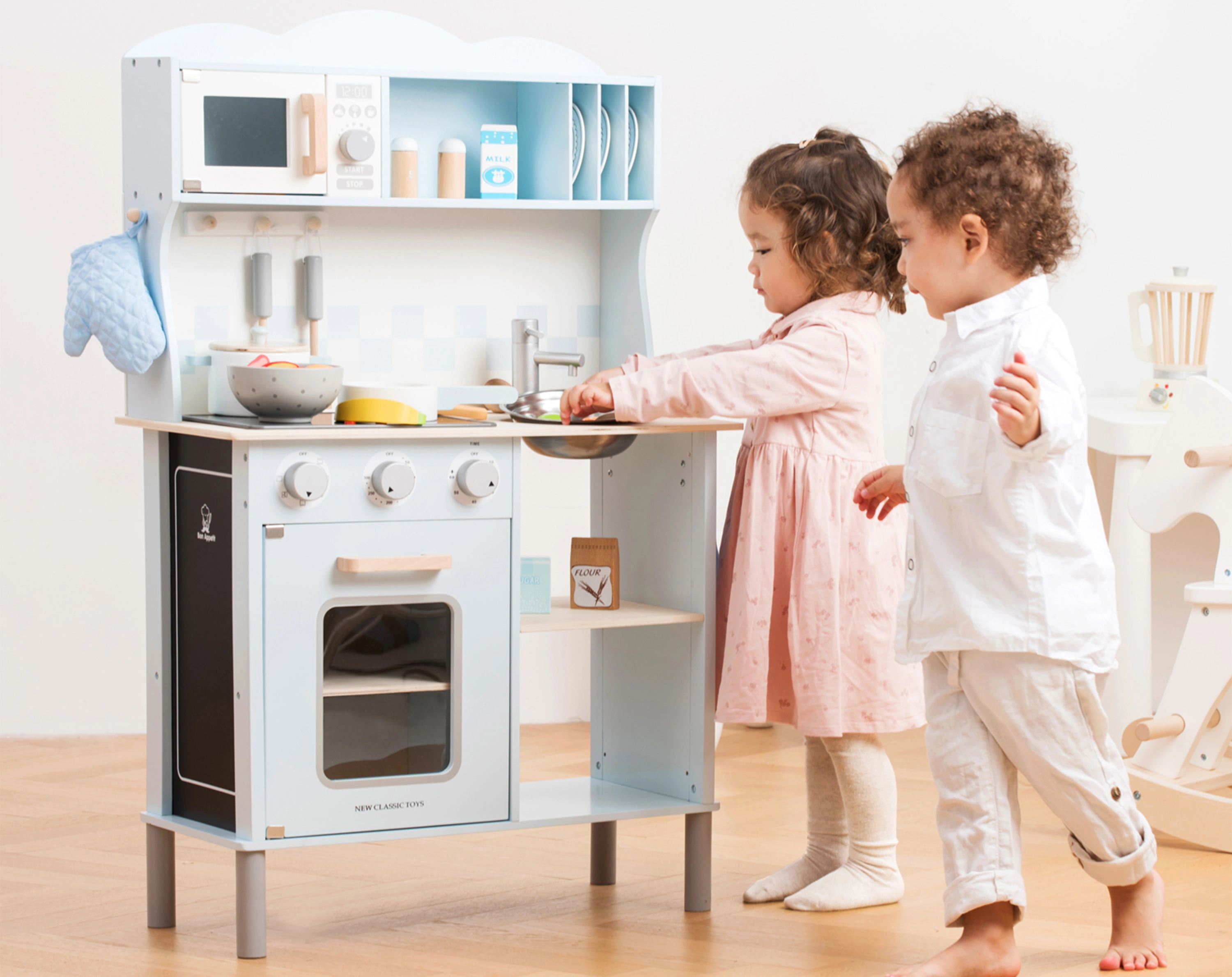 Kinderküche BON APPETIT MODERN mit Zubehör in hellblau/natur
