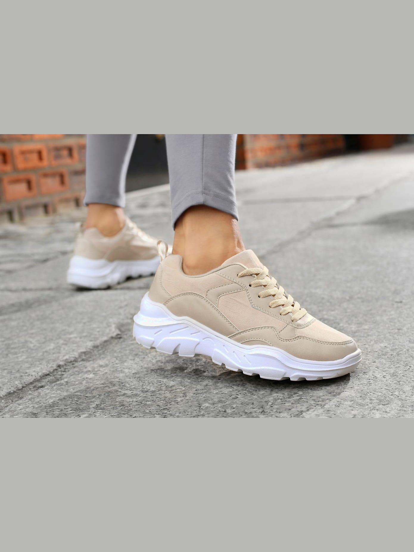 Baskets talon légèrement compensé au style chunky tendance
