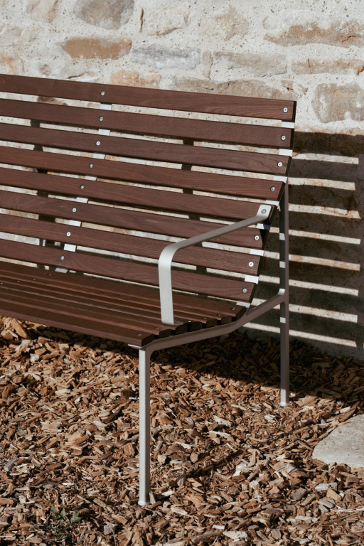 Hay Traverse Lounge tuinbank met armleuning