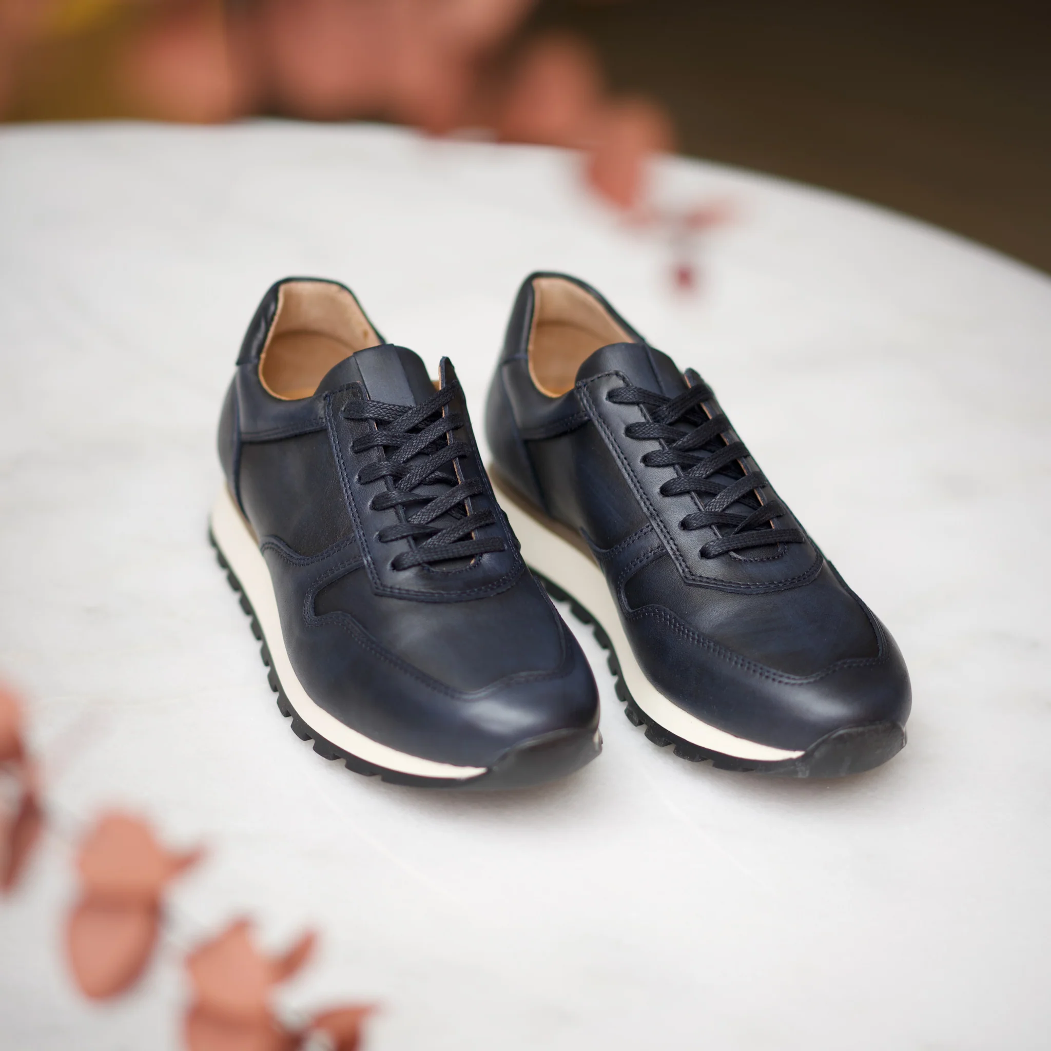 Jacky-Sneakers / basket en cuir marine