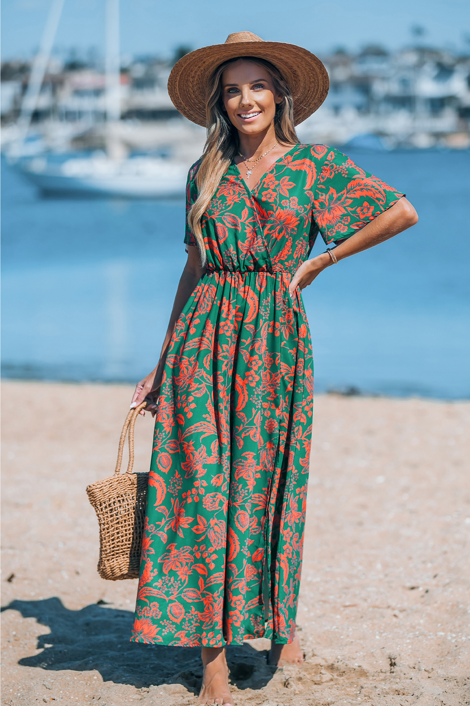 Robe maxi avec col en V et manches curtes à fleurs verte