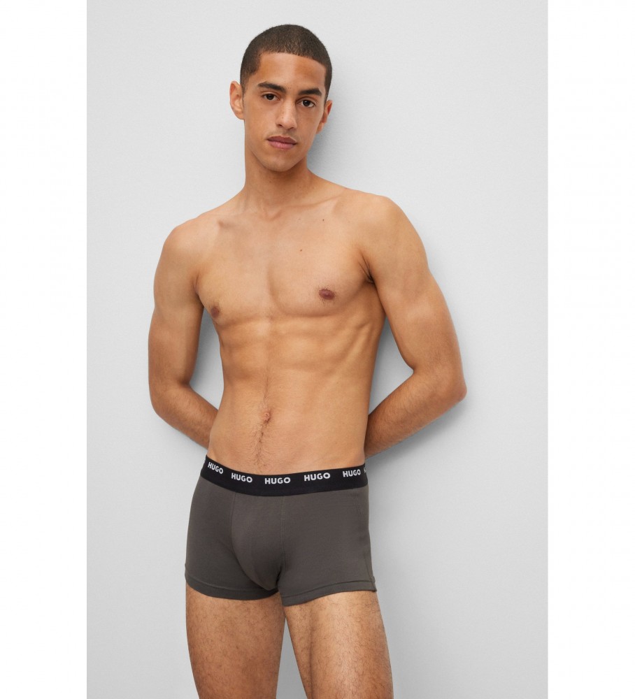 Conjunto de 5 cuecas boxer elásticas HUGO nas cores verde, azul-marinho e preta.