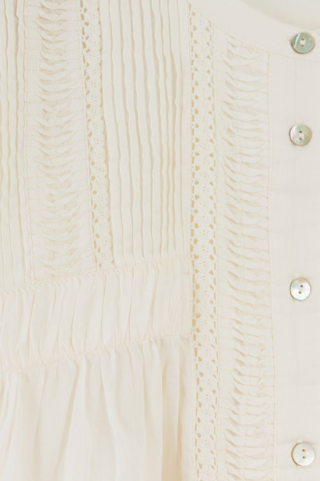 Off-white mouwloze blouse met pintuck details