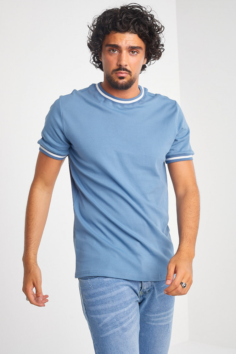 T-shirt bleu col rond à bandes blanches