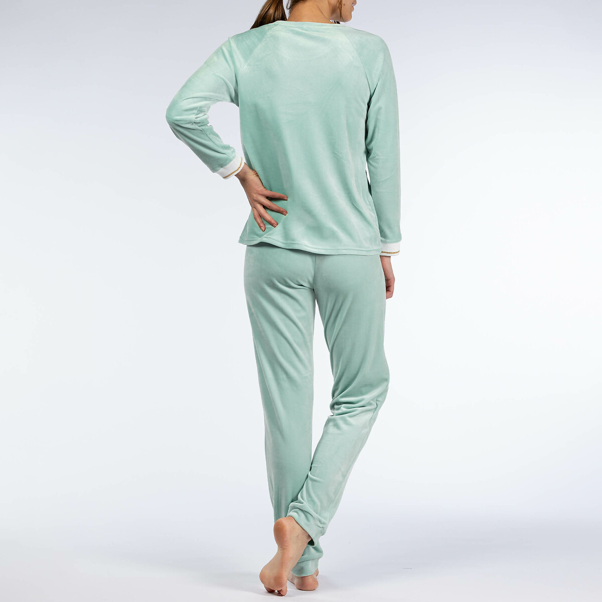MELISSA BROWN<br>Pijama confortável para usar em casa