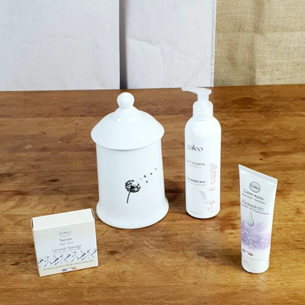 Coffret d'une lavande et ses cosmétiques bios