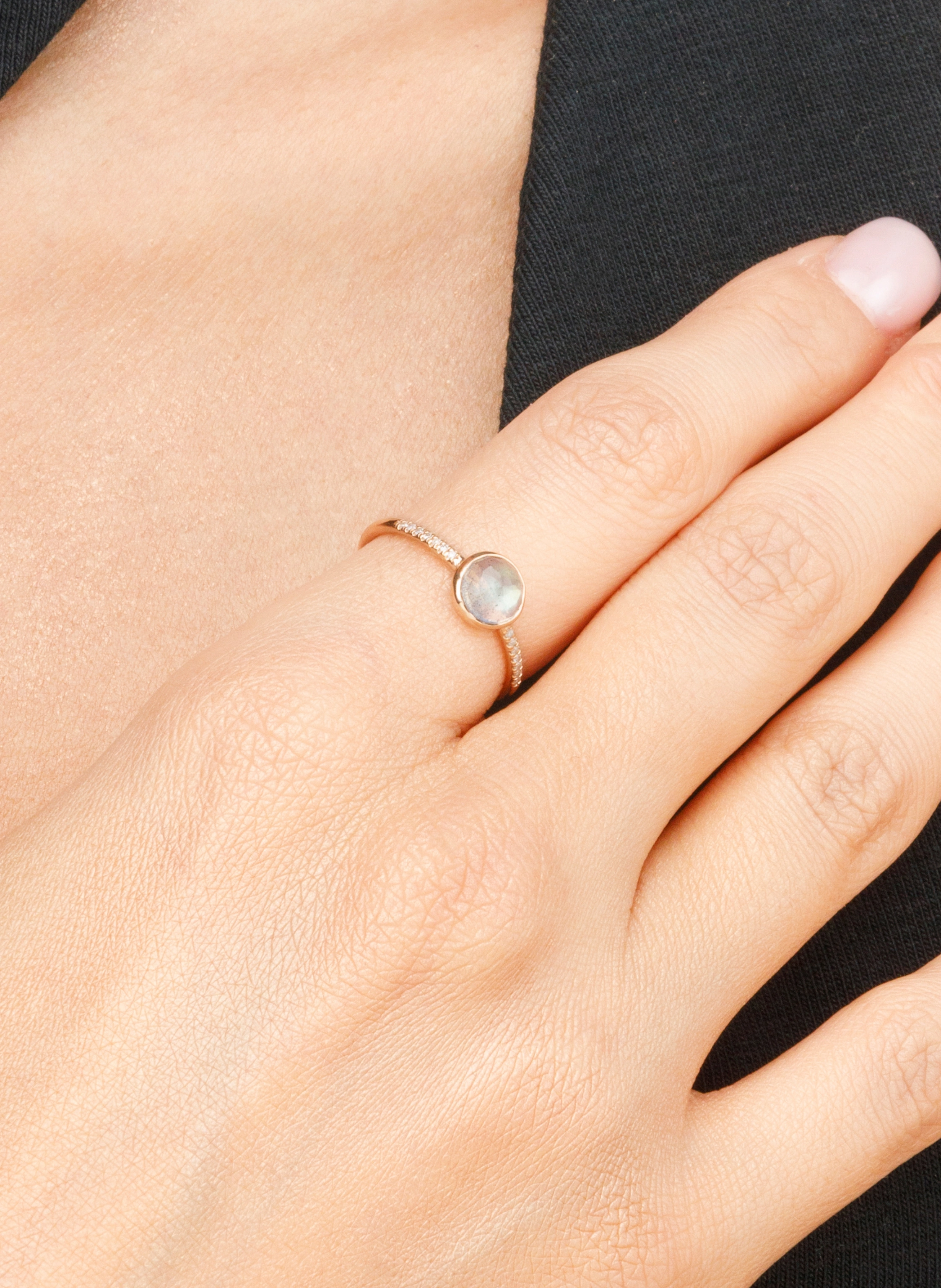 Leaf Ring LABRADORIT aus 14 Karat Roségold mit Diamanten
