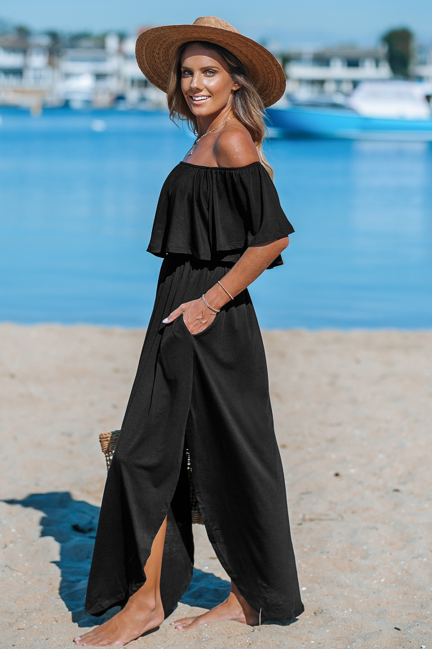 Robe maxi à épaules dénudées et corsage à volants noire