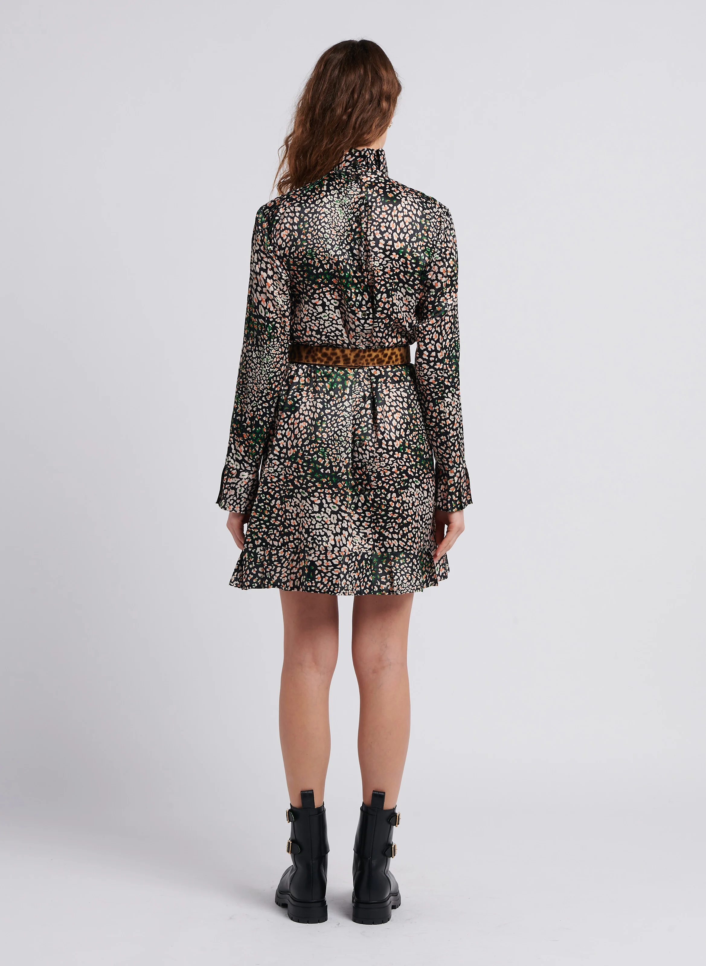 MUSE - Robe courte ample col montant à imprimé léopard | Multicolore