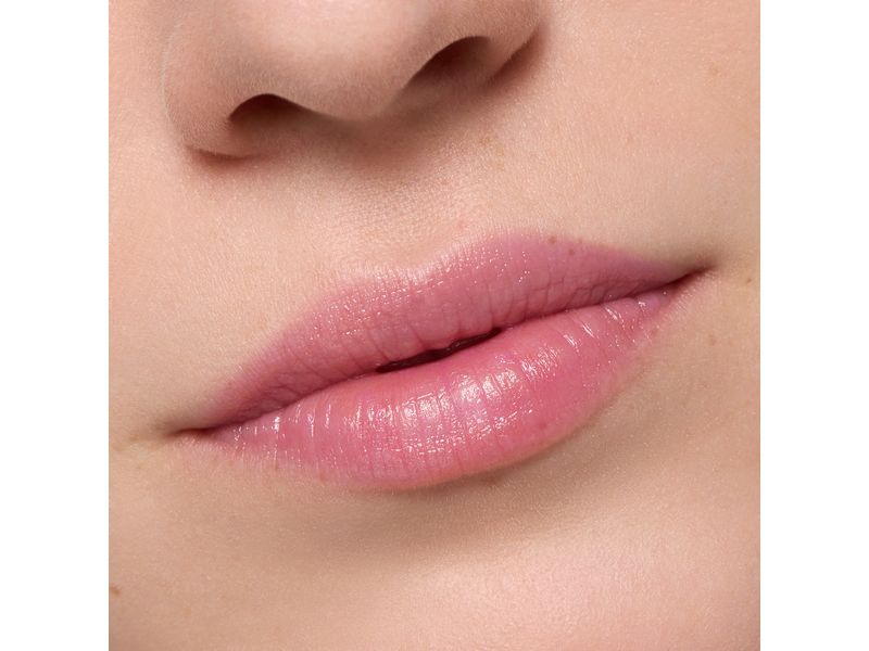 essence Lip Gloss Heart Core Fruity 06 Amazing Acai Fruchtiger Lippenbalsam in einem lila Farbton für gepflegte und sanft getönte Lippen