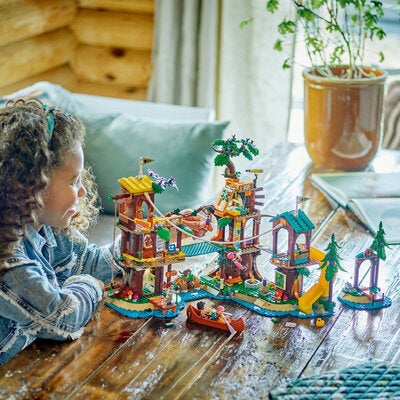 LEGO Friends 42631 Ferieleir med trehytte