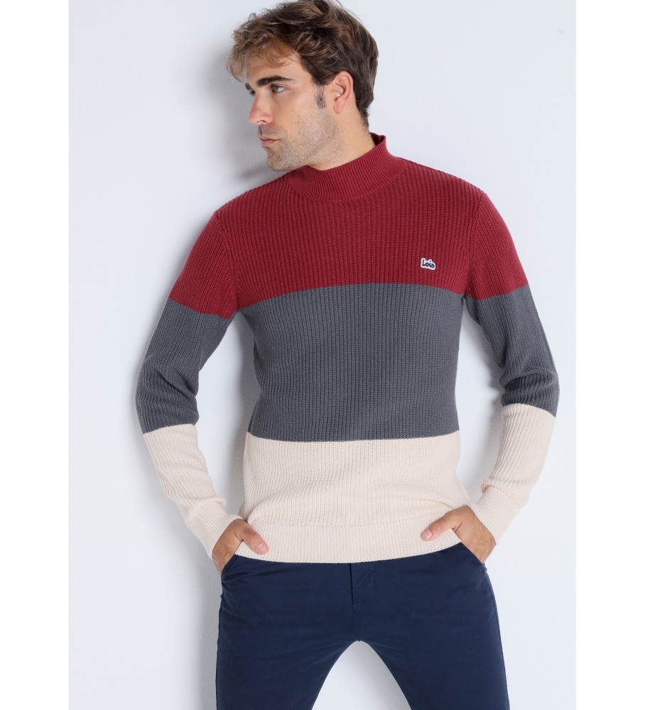 Lois Jersey Knit nas cores bordô, cinza e branco.