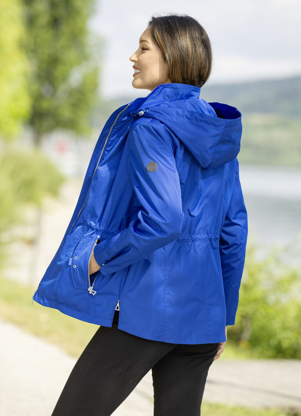 Funktionsjacke mit abnehmbarer Kapuze