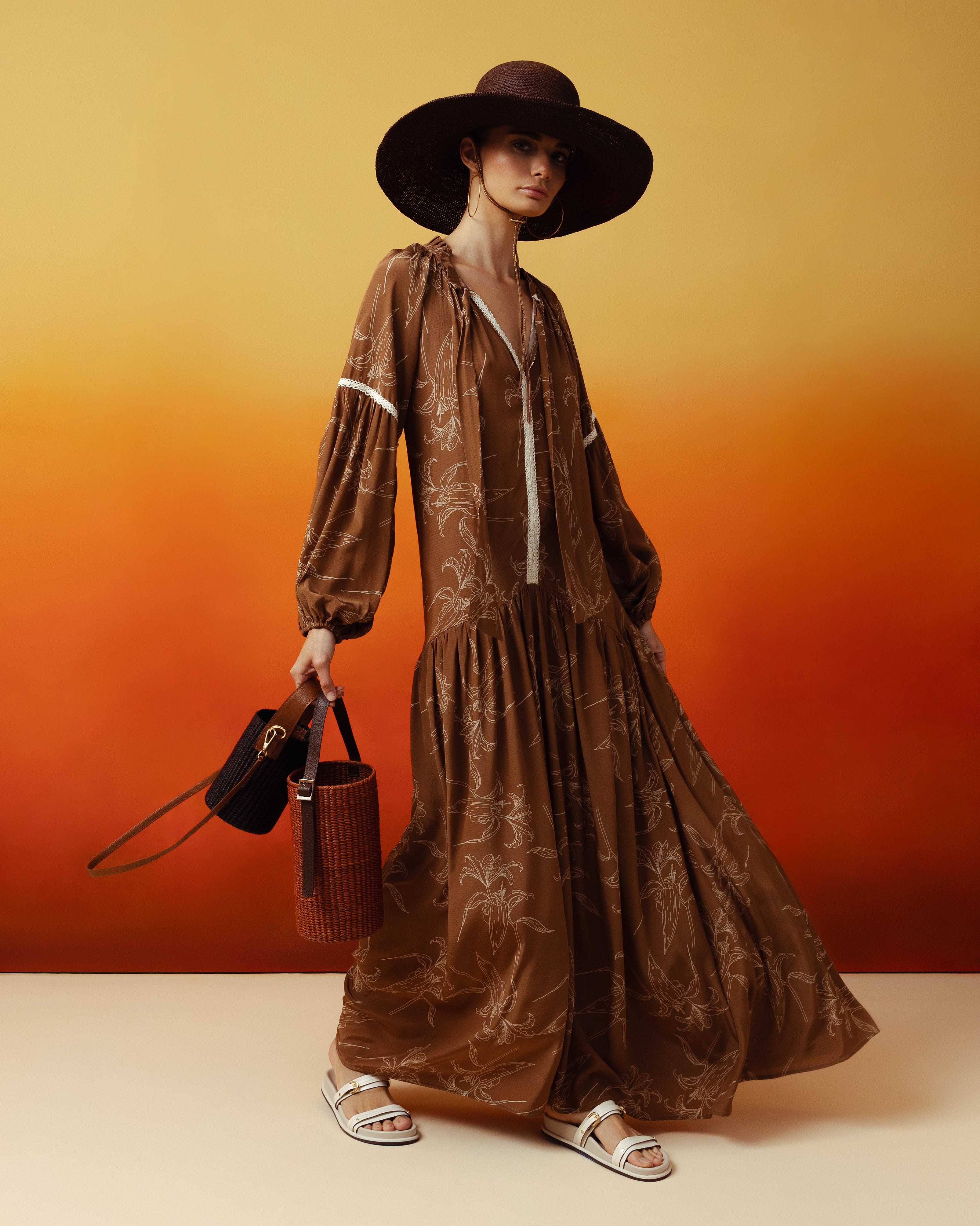 Robe à manches longues et nœud papillon