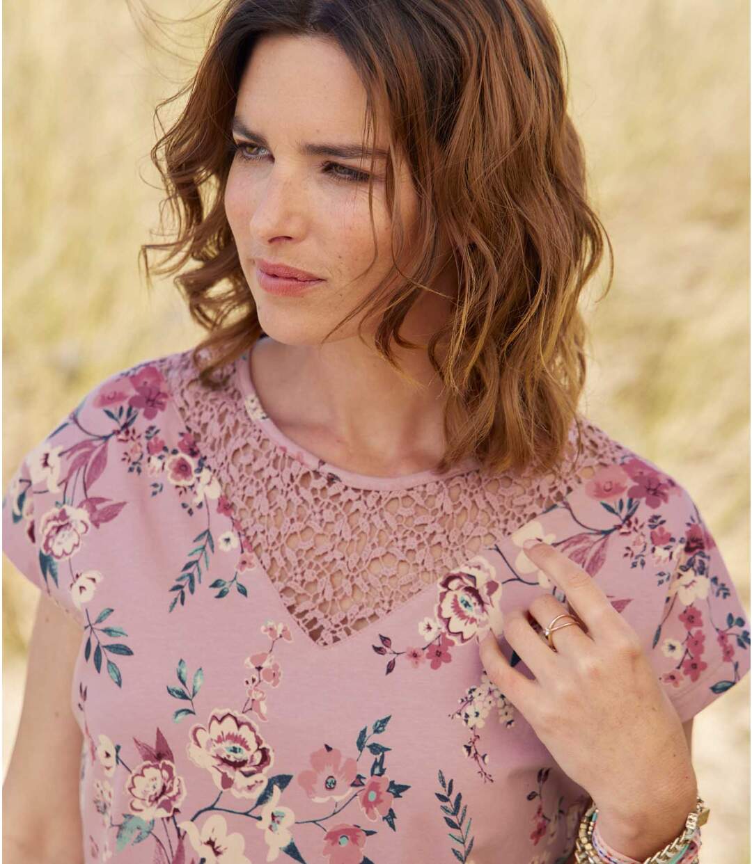 Tee-Shirt à Fleurs et Col Macramé
