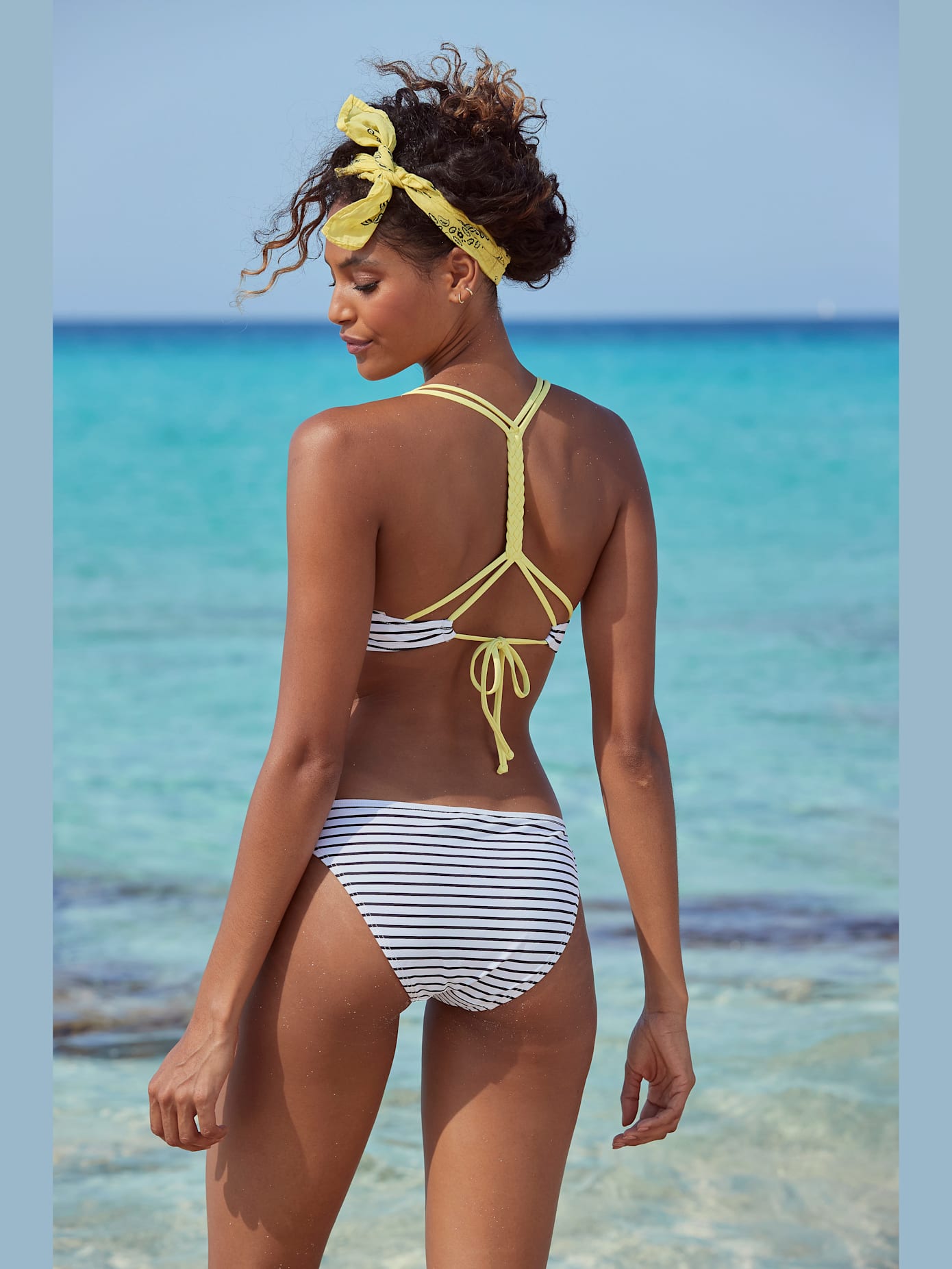 Haut de bikini push-up design rayé avec détails contrastés