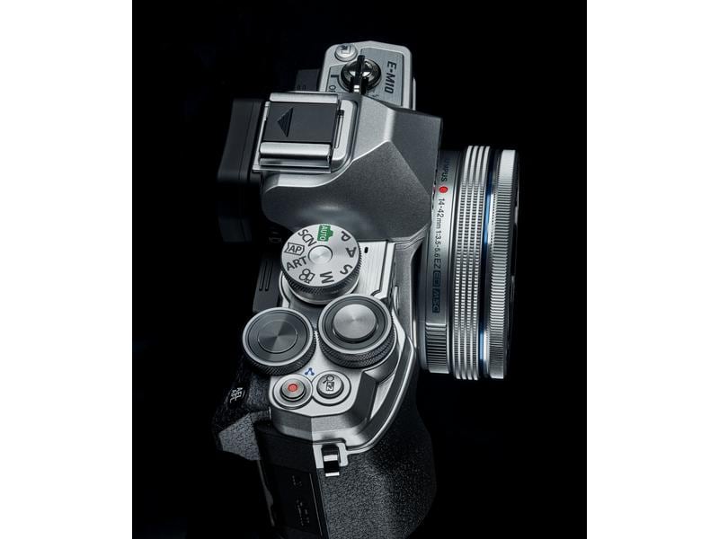 OM-System Fotokamera E-M10 Mark IV Kit 14-42 Silber Kompakte Fotokamera mit Bildstabilisator und Sucher