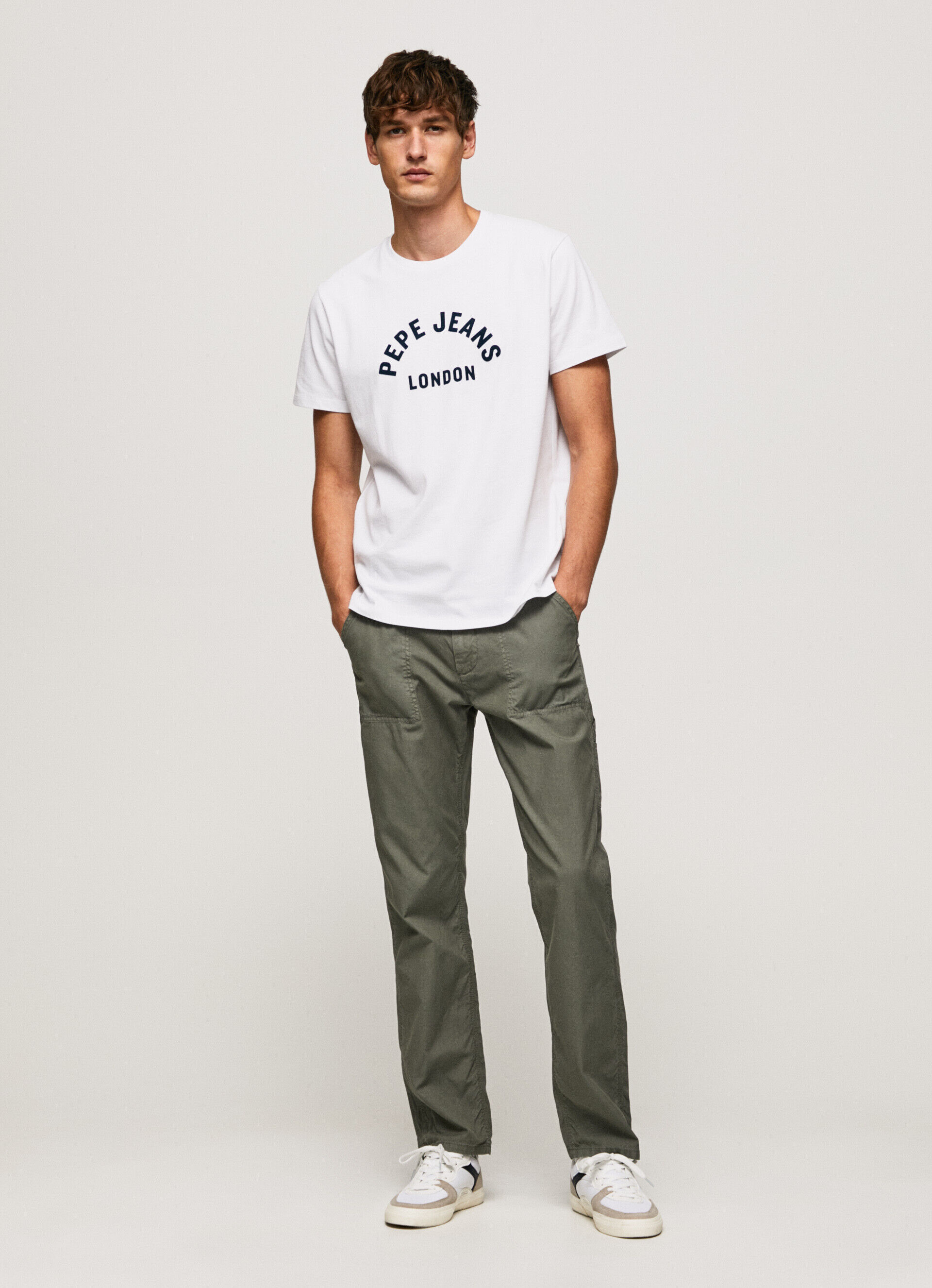 CAMISETA COM LOGOTIPO ESTAMPADO - branca