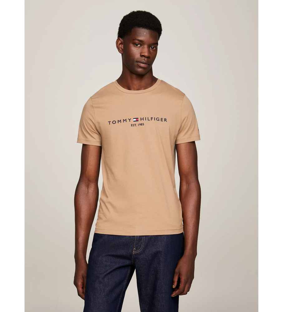 Camiseta Tommy Hilfiger Slim Fit com Logo Marrom