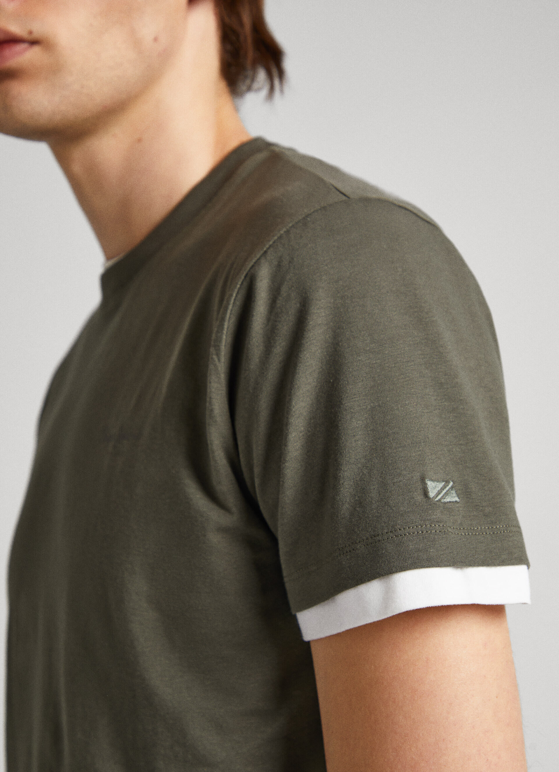 CAMISETA COM LOGOTIPO ESTAMPADO - verde oliva