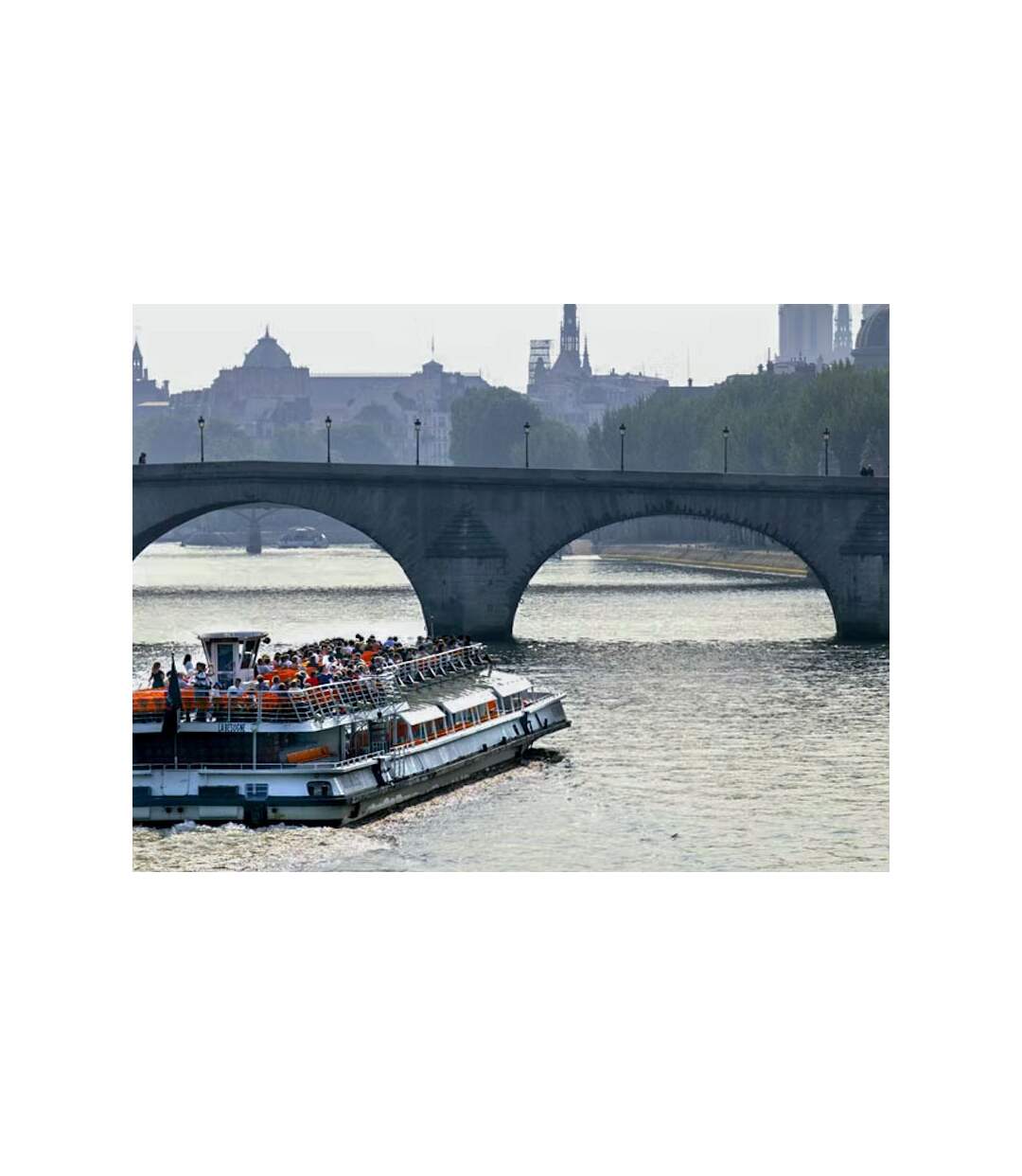 À la découverte de Paris : déjeuner croisière sur la Seine pour 1 adulte - SMARTBOX - Coffret Cadeau Gastronomie